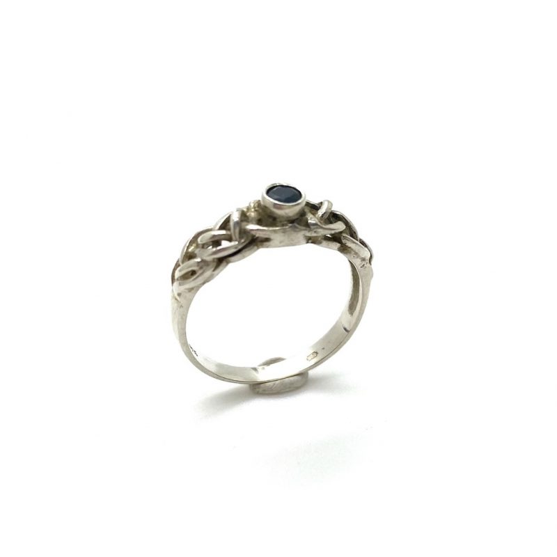 Zilveren ring met onyx steen.