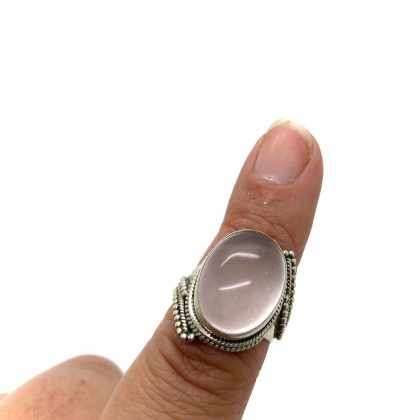 Zilveren Boho ring met in het midden een mooie ovalen edelsteen.