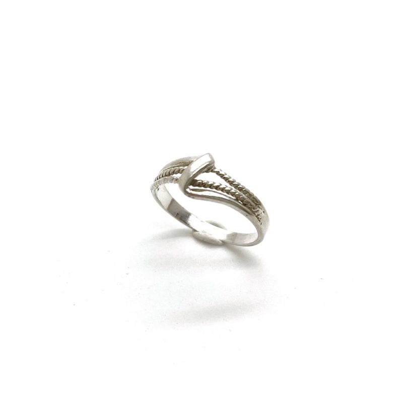 Kleine zilveren fantasie ring van het eerste gehalte zilver.