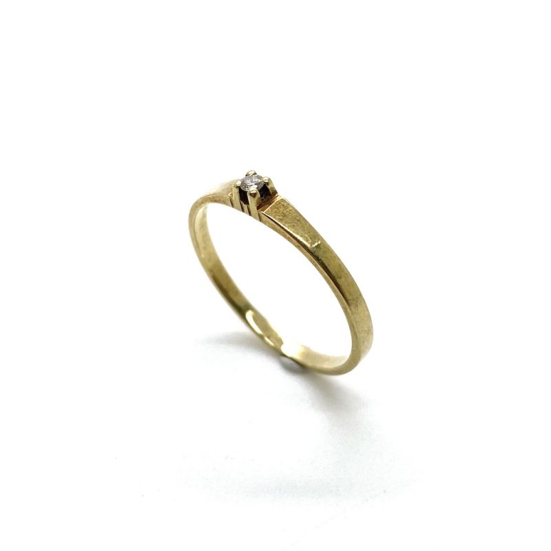 Gouden solitair ring met diamant.