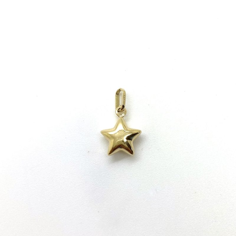 Gouden hanger van een kleine ster in 14 karaat goud.