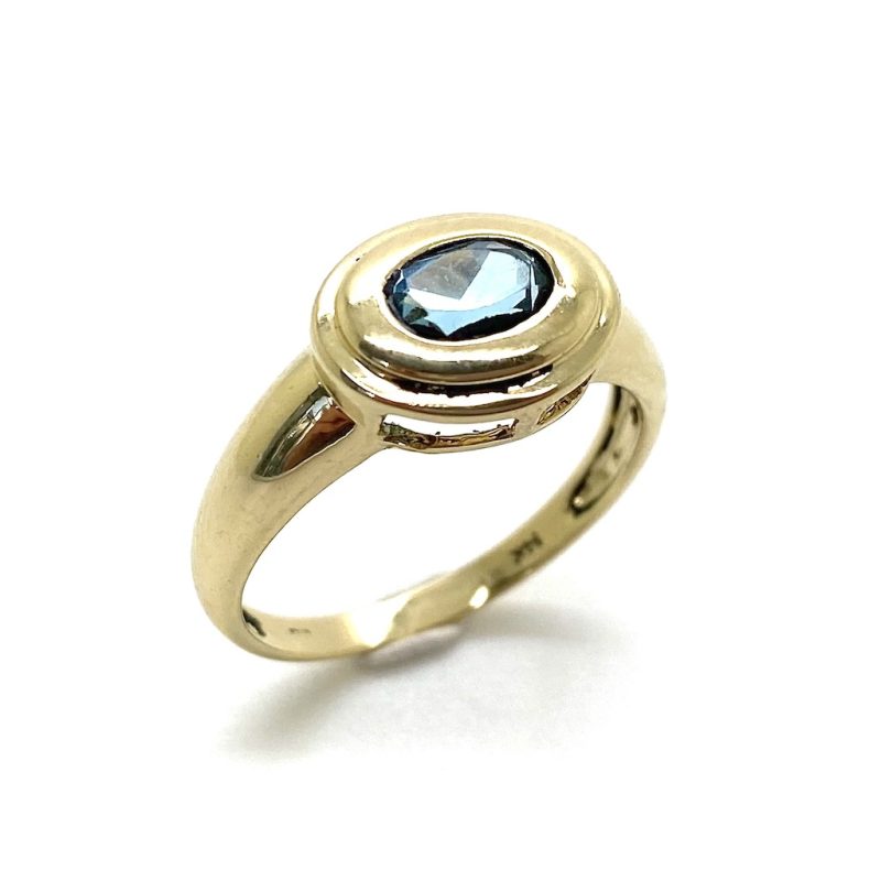 Gouden ring met aquamarijn.