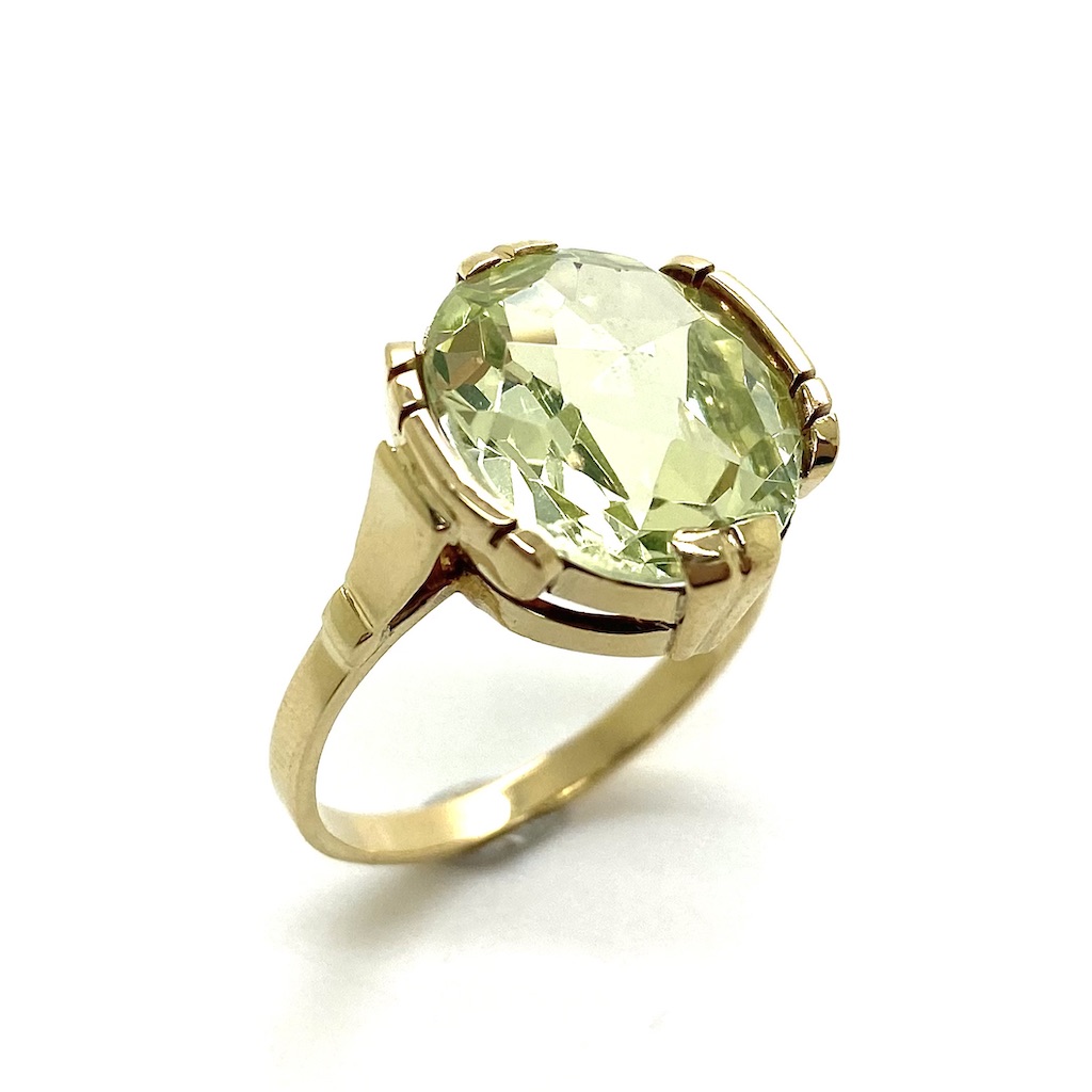 Onderzoek graven Tirannie Vintage gouden ring met licht groene steen - Juwelen van toen