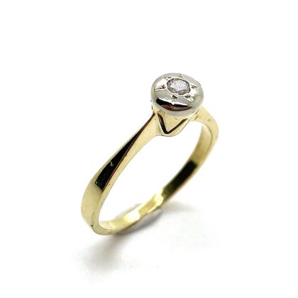 Gouden vintage ring met diamant gezet.