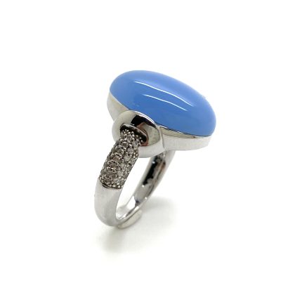 Ti Sento Milano ring met helder blauwe steen en kleine witte zirconia stenen.