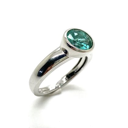 Ti Sento Milano zilveren gerhodineerde ring gezet met blauw/groene kristal glas.