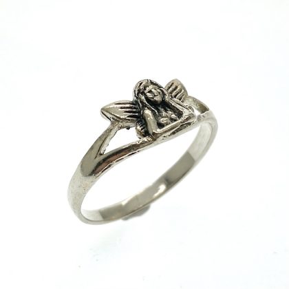 Vintage zilveren ring van een (bescherm) engel.