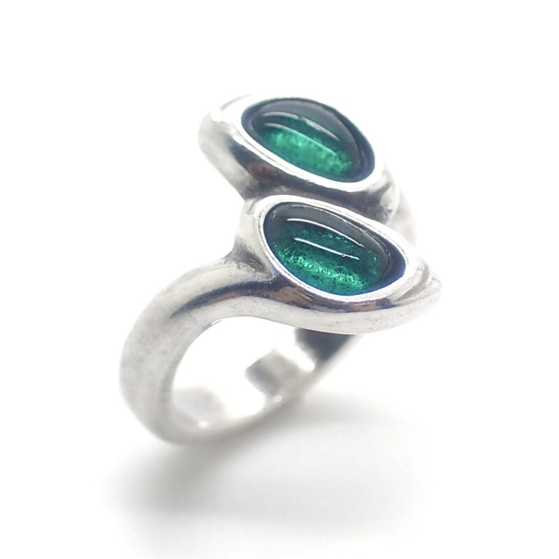 Vintage zilveren ring van het merk Cyclón ingelegd met groen Murano glas.