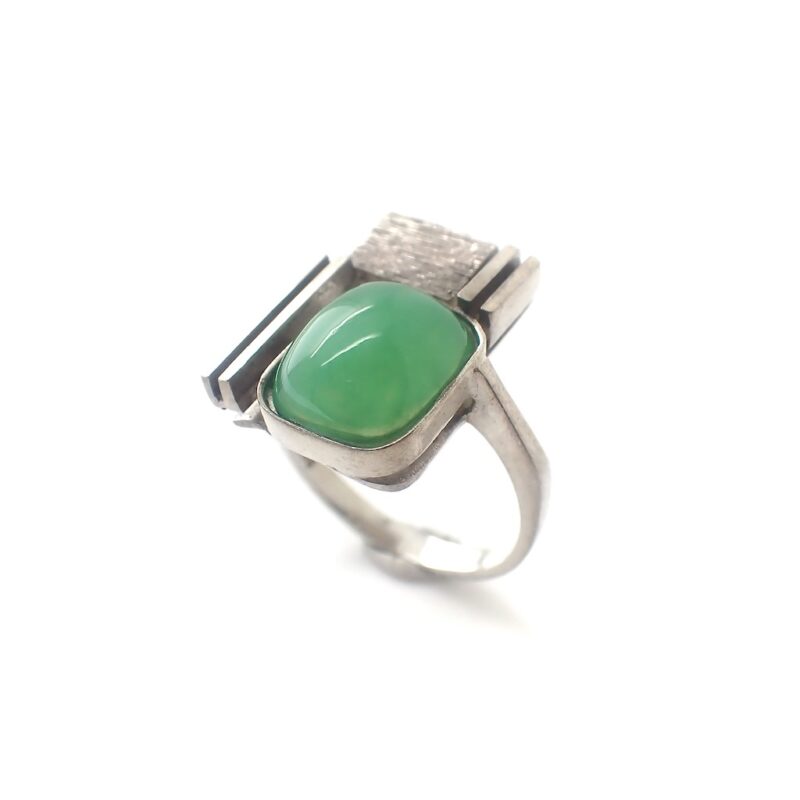 Zilveren vintage art deco ring met groen glas.