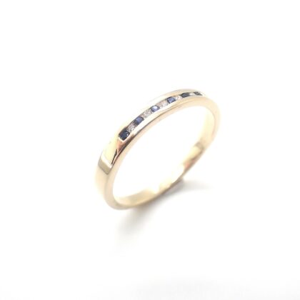 Vintage gouden ring gezet met kleine diamanten en saffieren 0,025 ct.