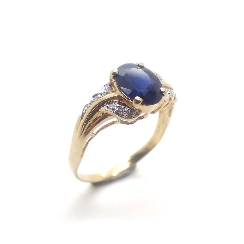 18K vintage gouden ring gezet met diamanten en blauw saffier.