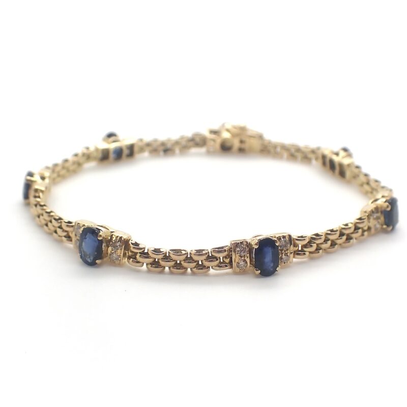 18K Vintage geelgouden armband gezet met blauwe saffieren en diamanten.