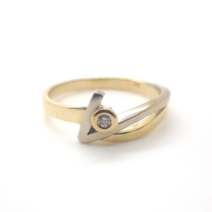 Bicolor ring met een ronde zirkonia.
